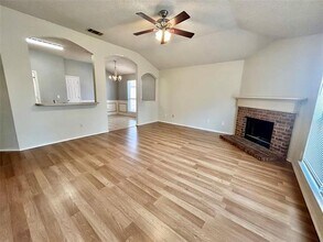 909 Meadowlark Dr in Saginaw, TX - Building Photo - Building Photo