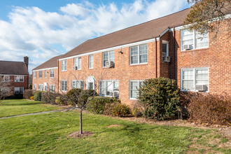 White Plains Manor in White Plains, NY - Foto de edificio - Building Photo