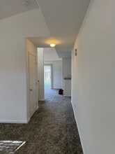 21420 Golden Hills Blvd in Tehachapi, CA - Foto de edificio - Building Photo