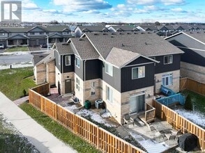 11 Manhattan Ct. in St Catharines, ON - Building Photo - Building Photo