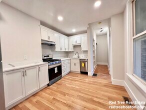 564 E 5th St, Unit 1 in Boston, MA - Building Photo - Building Photo