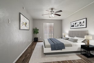 Casa Luna Apartments in Dallas, TX - Building Photo
