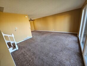 11327 Camden Ave in Omaha, NE - Foto de edificio - Building Photo