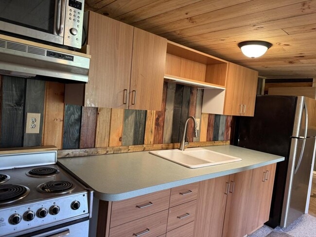 property at 1016 Oral Lake Rd