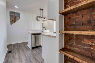 328 Sweetbriar St in Pittsburgh, PA - Building Photo - Building Photo