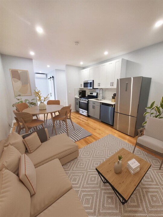 192 Nassau Ave in Brooklyn, NY - Building Photo