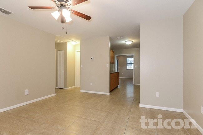 5843 59th Way N in St. Petersburg, FL - Foto de edificio - Building Photo