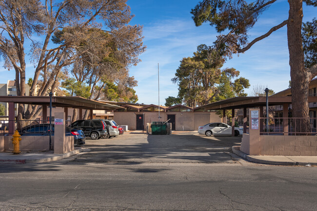 Royal Crest Arms Condominium in Las Vegas, NV - Building Photo - Building Photo