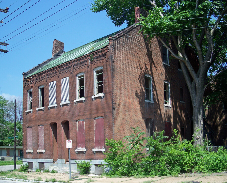 1529-1531 Mallinckrodt St in St. Louis, MO - Building Photo