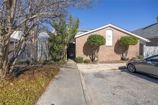 2043 Hazel Hedge Ln in Montgomery, AL - Building Photo