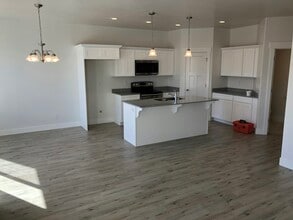 594 N 260 W in Orem, UT - Building Photo - Building Photo