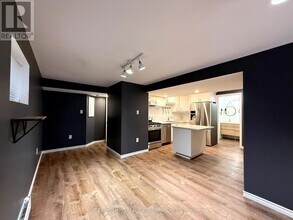 703 Robert Ferrie Dr in Kitchener, ON - Building Photo - Building Photo