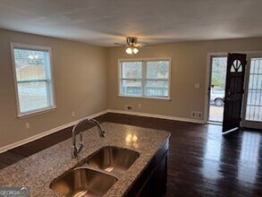 5385 Westford Cir in Atlanta, GA - Building Photo - Building Photo