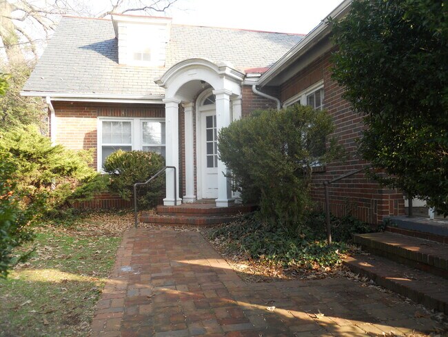 property at 1535 Gordon Ave