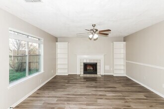 18162 Holly Green Dr, Unit 601 in Houston, TX - Building Photo - Building Photo