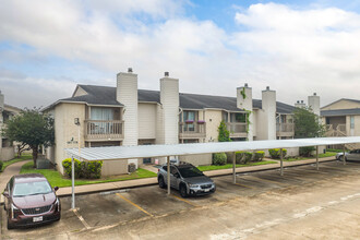 Walnut Hill Condominiums in Pasadena, TX - Foto de edificio - Building Photo