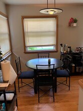 6723 W Bluemound Rd, Unit 2 in Wauwatosa, WI - Foto de edificio - Building Photo