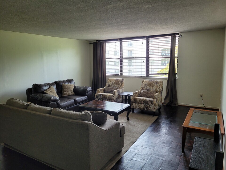 2965 Pharr Court South NW, Unit 216 in Atlanta, GA - Building Photo