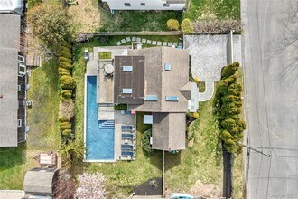 8 Elder Ave in Hampton Bays, NY - Building Photo - Building Photo