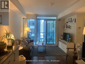 576 Front St W in Toronto, ON - Building Photo - Building Photo