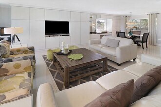 220 Kings Point Dr in Sunny Isles Beach, FL - Building Photo - Building Photo