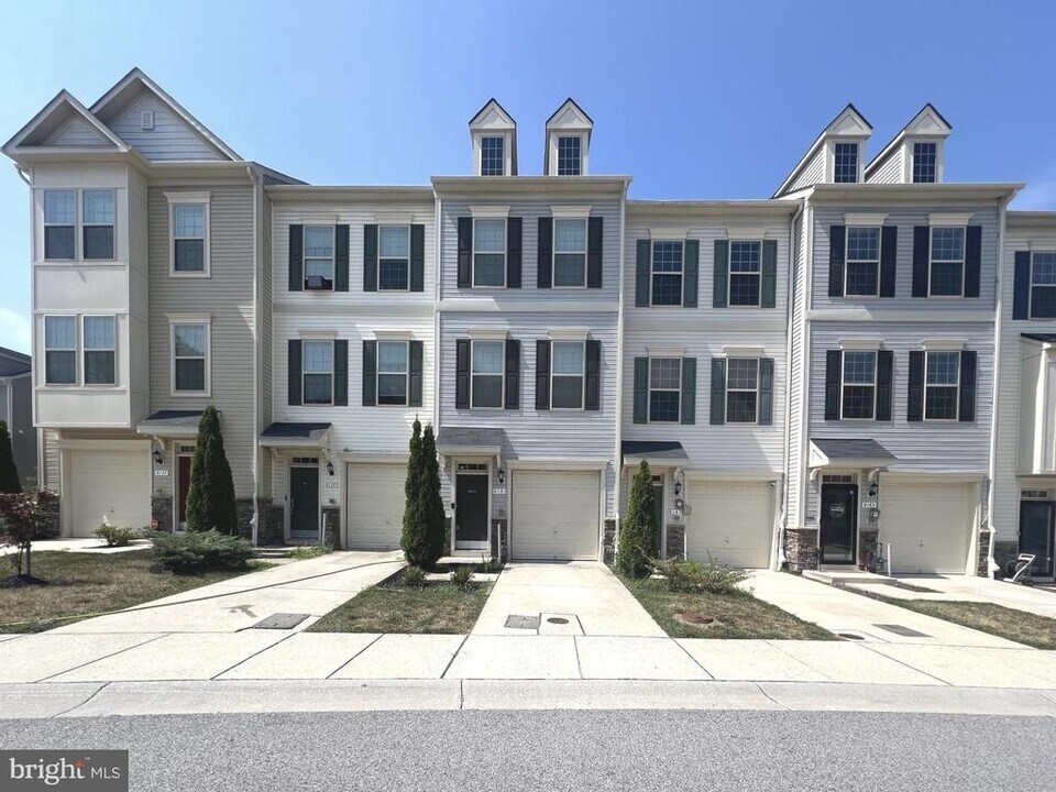 8141 Hollow Ct in Severn, MD - Building Photo