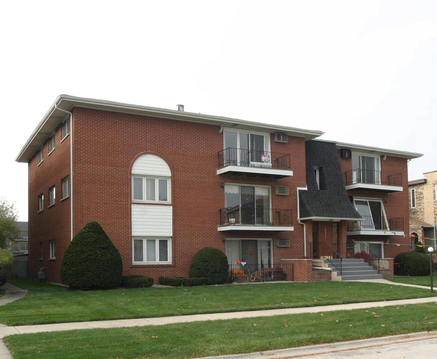 10422 Mansfield Ave in Oak Lawn, IL - Foto de edificio