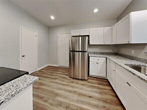 13316 Flagstone Ln in Dallas, TX - Building Photo - Building Photo