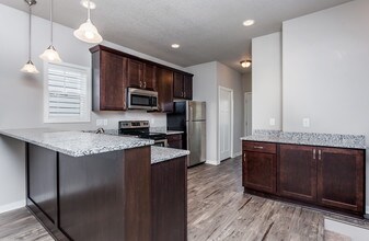 2071 SW Cascade Falls Dr in Ankeny, IA - Building Photo - Building Photo