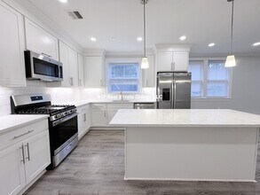 120 Kenrick St in Boston, MA - Building Photo - Building Photo