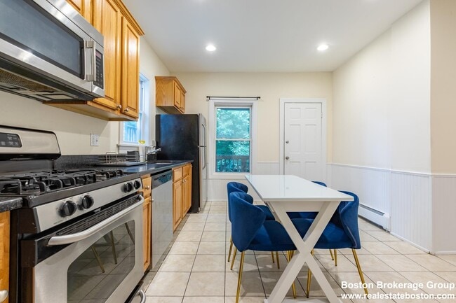 61 Hillside St, Unit 3 in Boston, MA - Foto de edificio - Building Photo