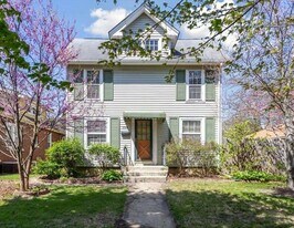 2324 Melrose St in Rockford, IL - Building Photo