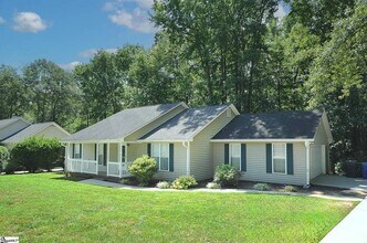 106 Greenapple Way in Simpsonville, SC - Building Photo - Building Photo