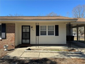 911 N Jackson St in Raeford, NC - Building Photo - Building Photo
