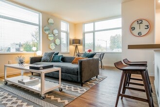 Peloton in Portland, OR - Foto de edificio - Building Photo