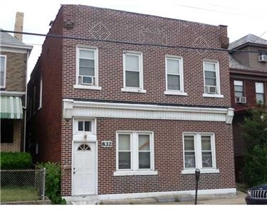 832 Broadway Ave in Mckees Rocks, PA - Building Photo