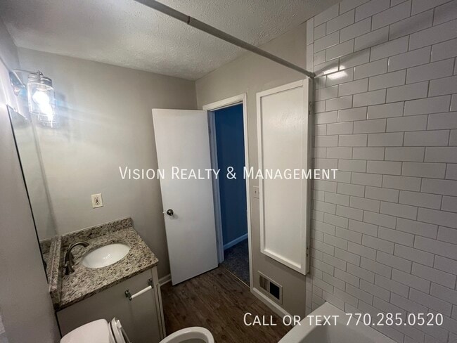 property at 5842 Oak Ct