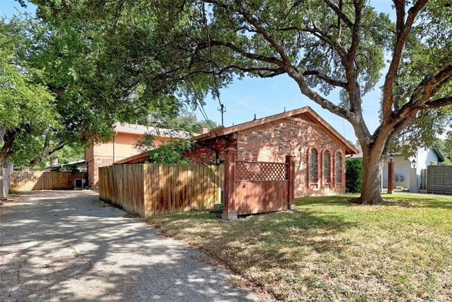 8102 Ceberry Dr in Austin, TX - Building Photo - Building Photo