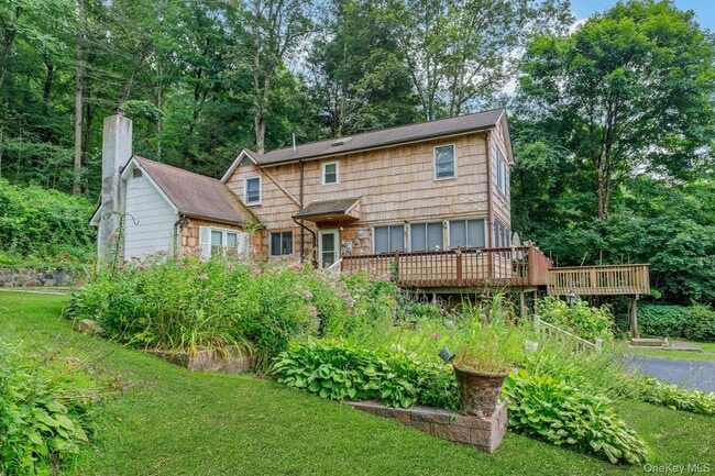 property at 934 Peekskill Hollow Rd