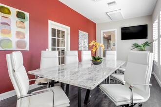 Royal Palm Terrace Apartments in Bradenton, FL - Building Photo - Interior Photo