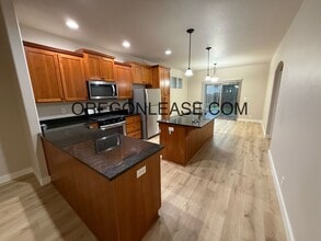 939 Irvington Dr in Eugene, OR - Building Photo - Building Photo