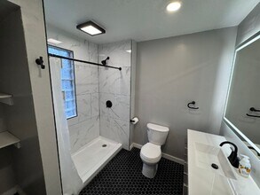 2863 N Downer Ave in Milwaukee, WI - Building Photo - Building Photo