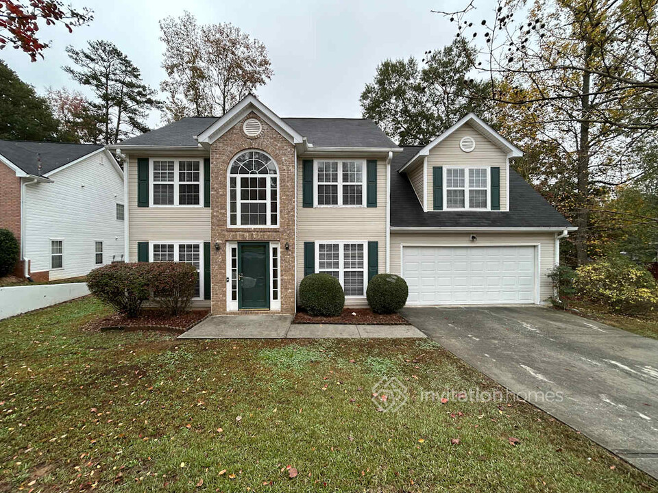 1042 Simon Park Cir in Lawrenceville, GA - Building Photo