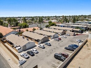 2510 Haley St in Bakersfield, CA - Building Photo - Building Photo