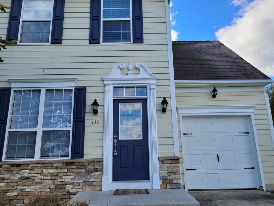 130 Lexington Pl in Dover, DE - Building Photo