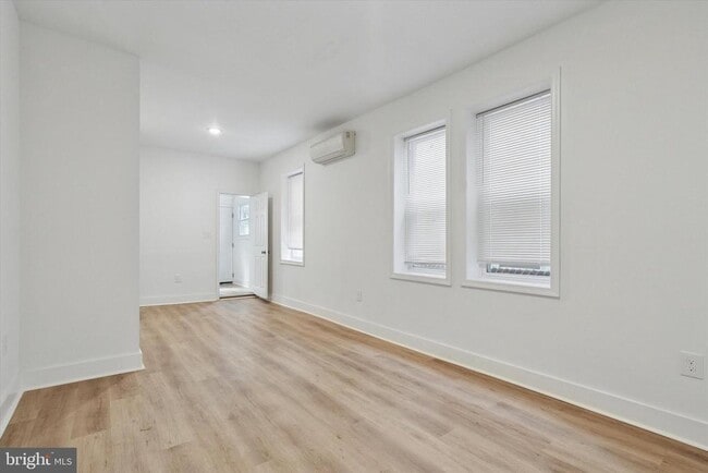 2250 N Woodstock St in Philadelphia, PA - Foto de edificio - Building Photo