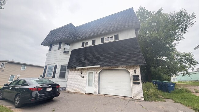 property at 423 N 1st Ave