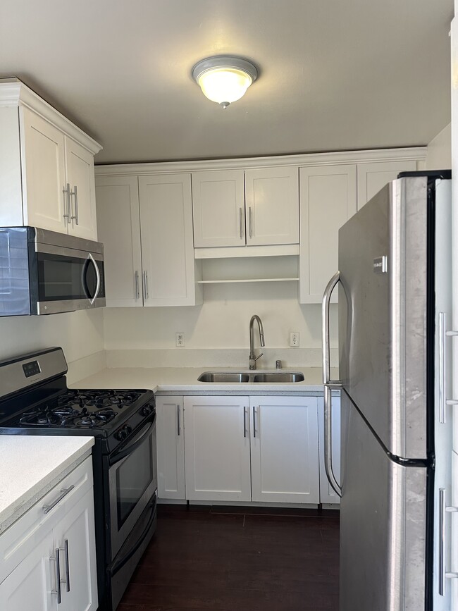 10786 Missouri Ave in Los Angeles, CA - Foto de edificio - Building Photo