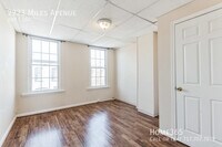 2923 Miles Ave photo'