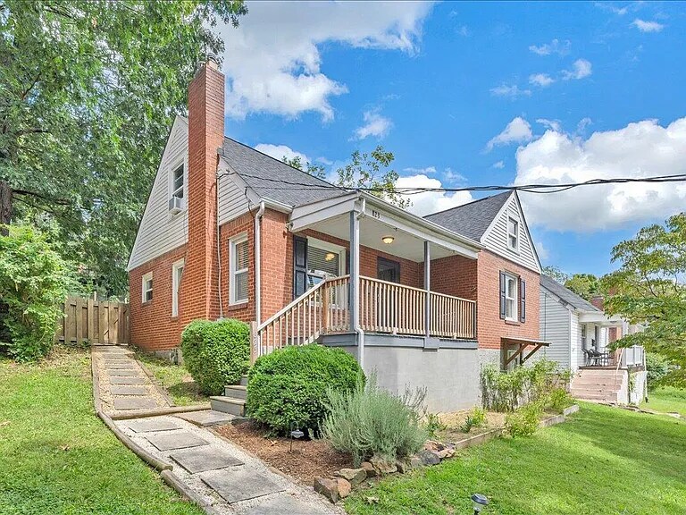 823 Windsor Ave SW in Roanoke, VA - Building Photo